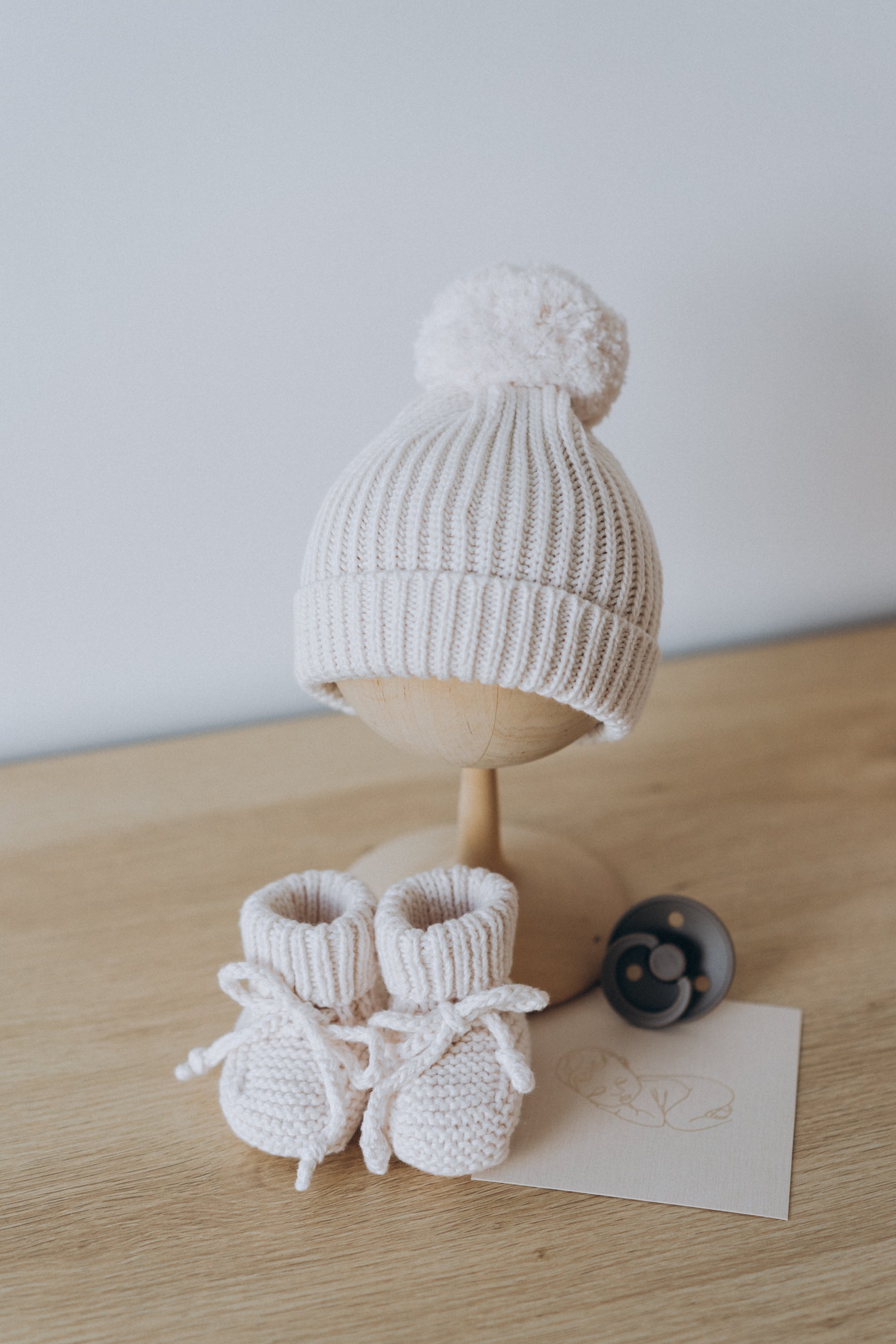 newborn knit outfit, baby knit hat, baby crochet booties, gender neutral outfit, mom to be gift, new baby gift basket